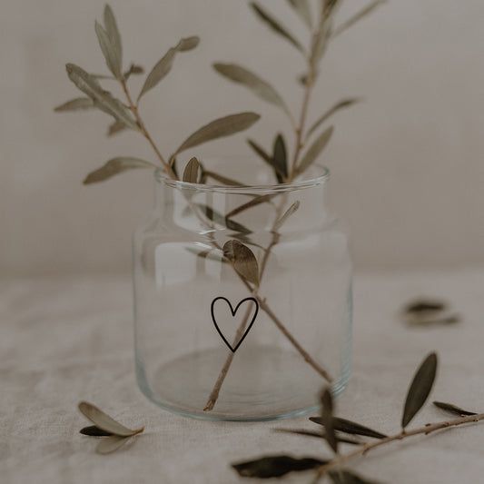 Vase en verre avec un coeur