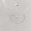 Minimalistisches Produktfoto: Glas mit Gravur „Das Leben ist schön“ auf weißem Untergrund.