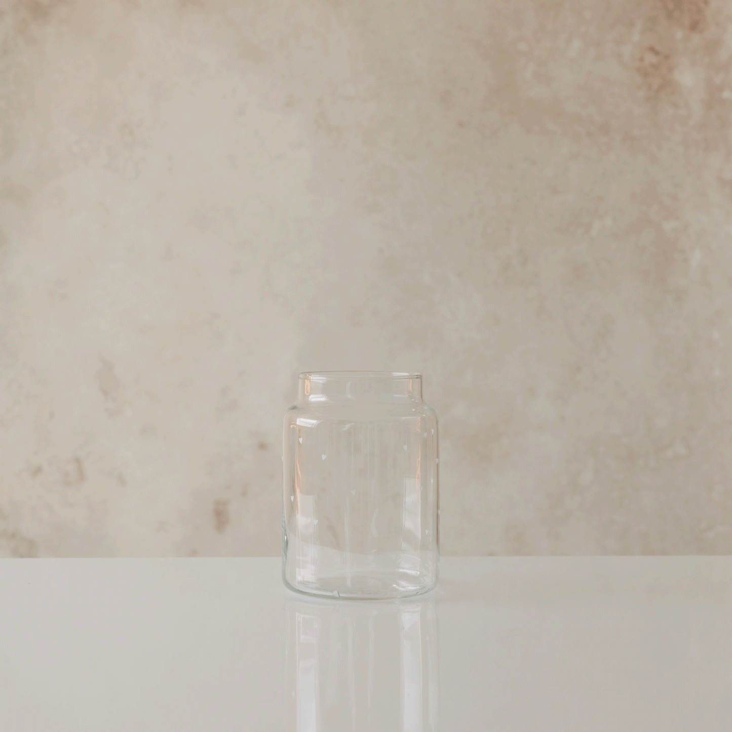 Glasvase mit Herzprint, nutzbar als Vase für frische Blumen oder Dekoration