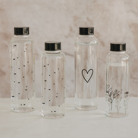 Glas Trinkflaschen Set mit Herz- und Blumenwiese Design, 500 ml, schwarzer Deckel