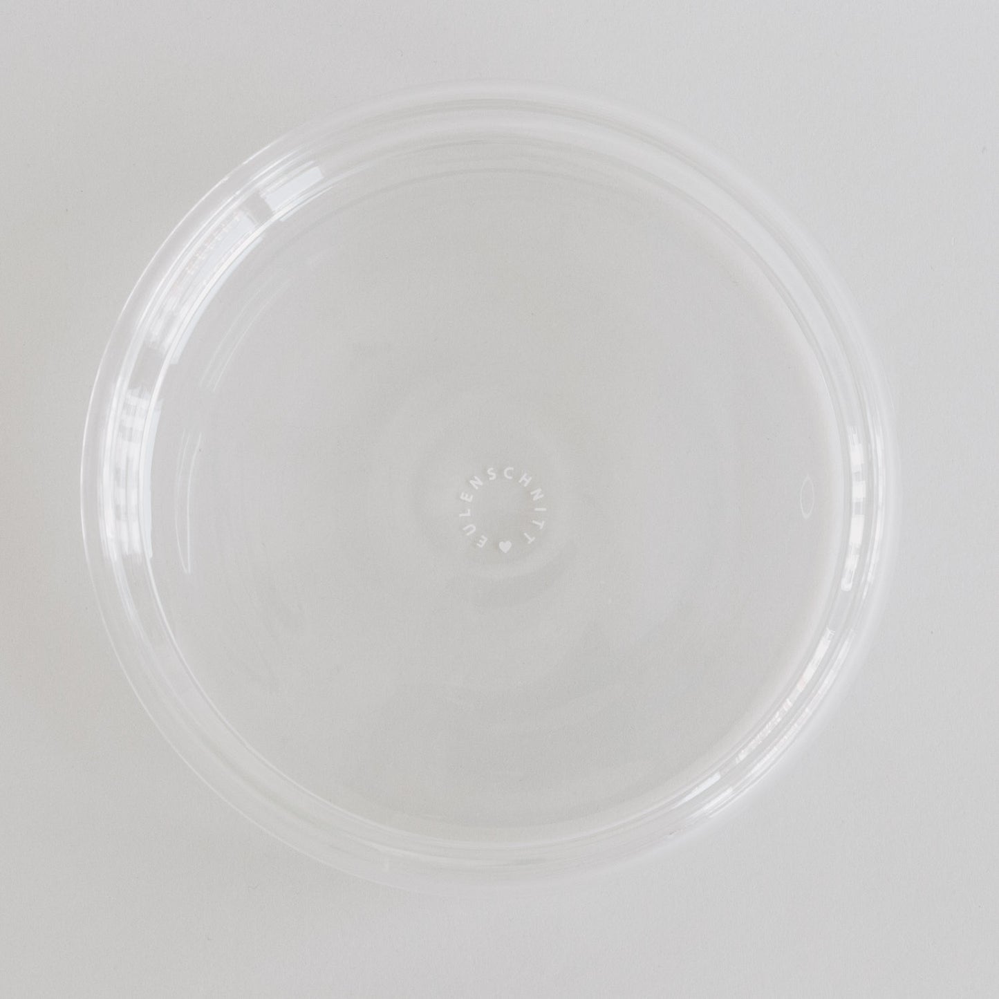 Transparente Bubbles Schale von oben fotografiert – modernes Glas-Design mit Logo im Schalenboden.