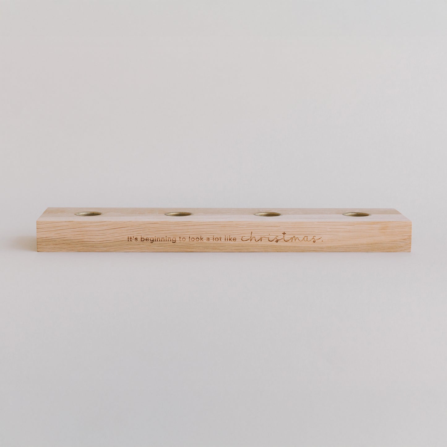 Adventskerzenbrett aus Eichenholz mit Gravur It's beginning to look a lot like Christmas