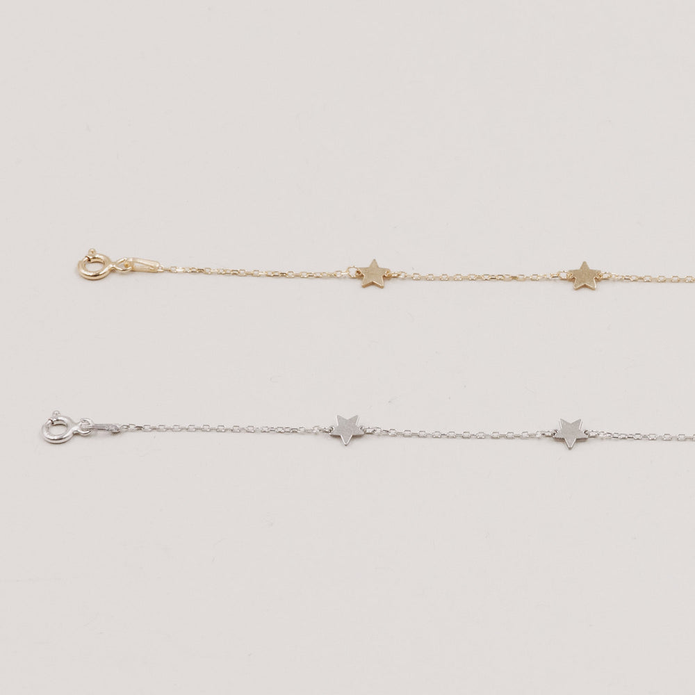 Nahaufnahme des Verschlusses vom Armband Jackie Gold & Silber in feiner Gliederoptik.