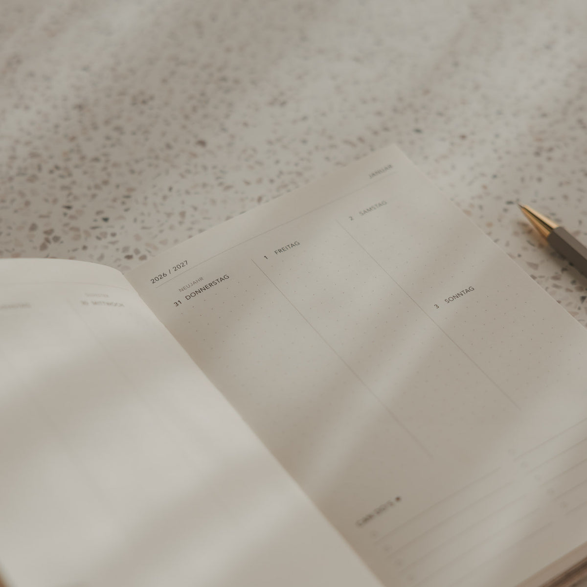 Wochenübersicht im Terminkalender 2027 mit gepunkteten Feldern für Termine und Notizen