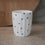 Weißer Becher mit kleinen blauen Herzen, minimalistisches Design, Keramik Tasse für Kaffee oder Tee
