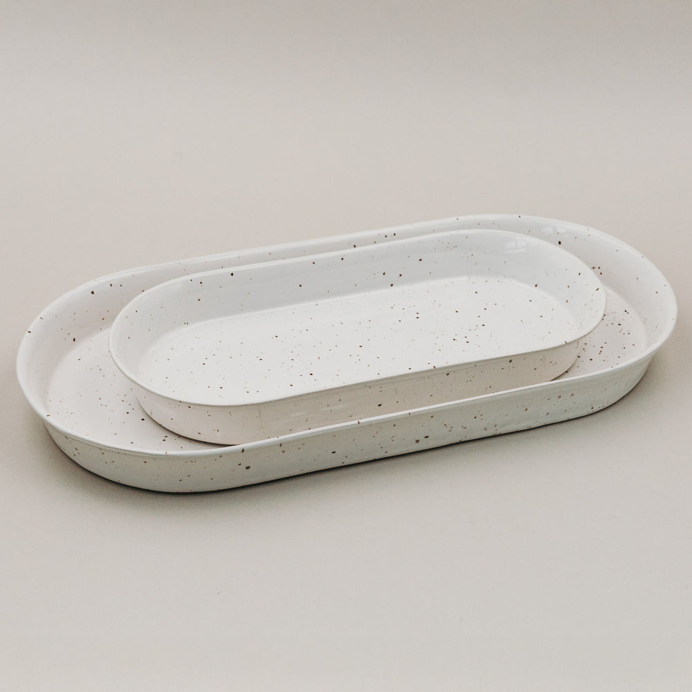 Zwei unterschiedlich große Servierschalen Calma im gestapelten Zustand