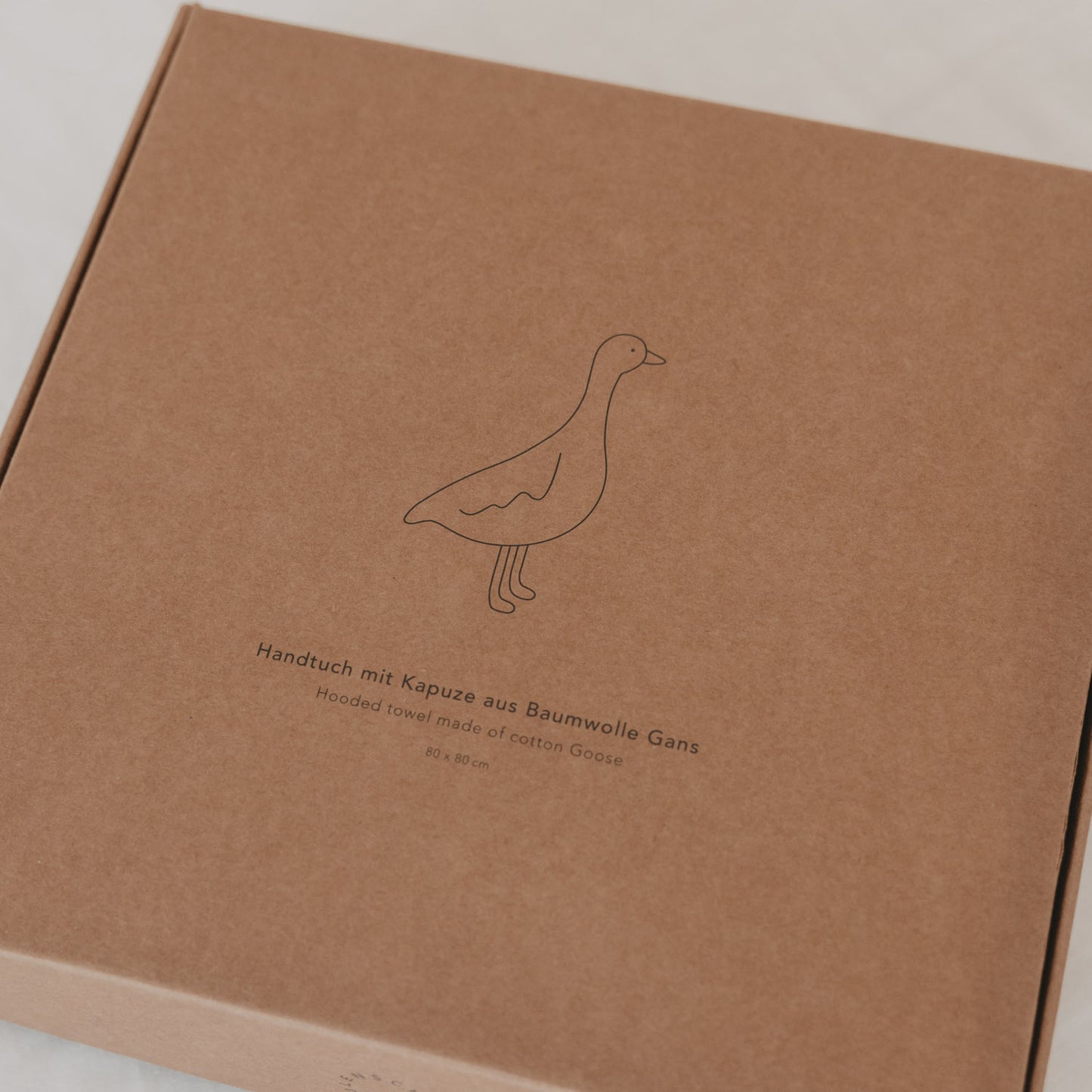 Verpackung Kapuzenhandtuch aus Baumwolle mit Gans Motiv minimalistisch gestaltet