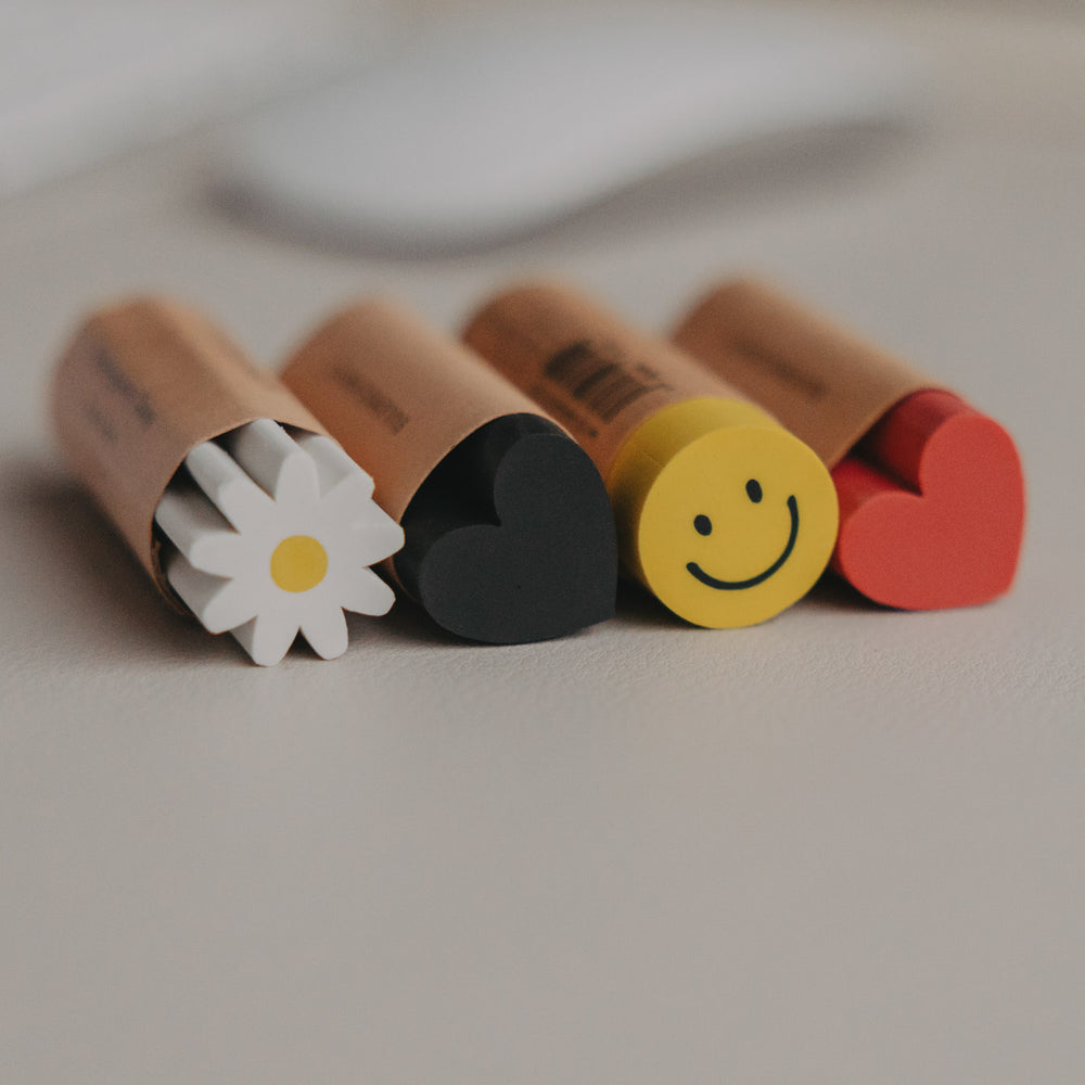 Radiergummis mit Daisy, Herz, Smiley und Herz schwarz in verschiedenen Farben
