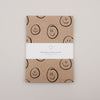 Geschenkbeutel aus Kraftpapier mit Smiley-Motiv im 6er-Set, flach liegend präsentiert