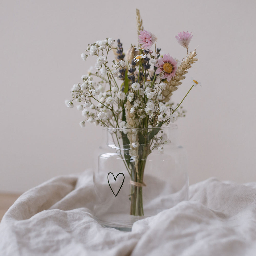 Vase en verre avec un coeur