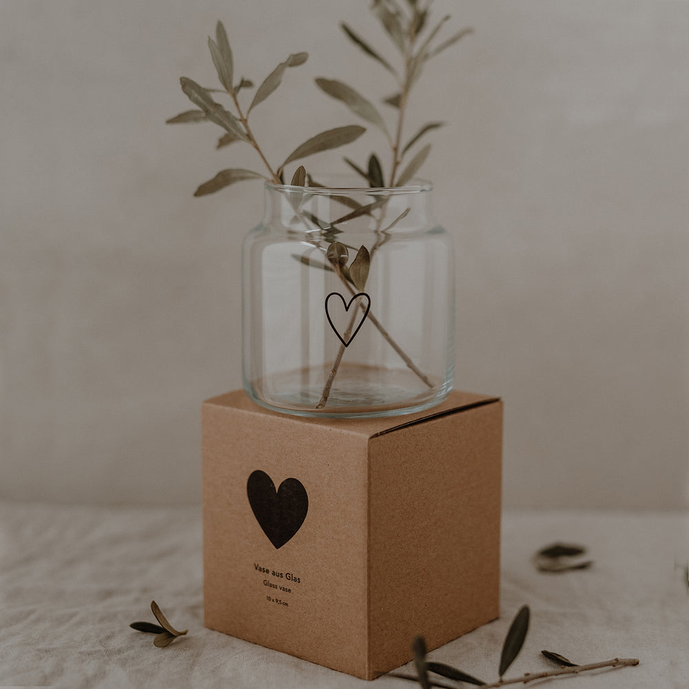 Vase en verre avec un coeur