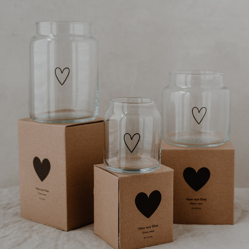 Vase en verre avec un coeur